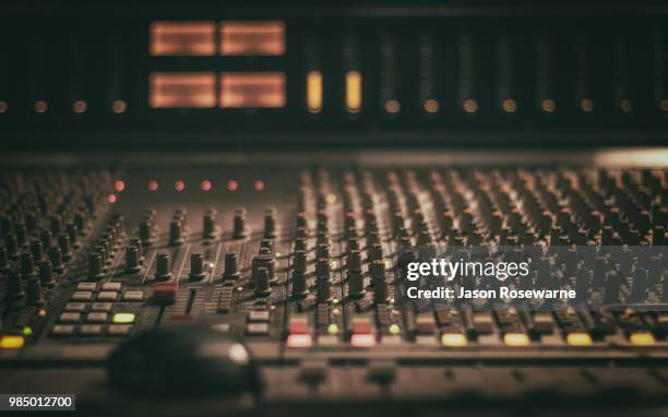 'mixing console' - mezclador de sonido fotografías e imágenes de stock