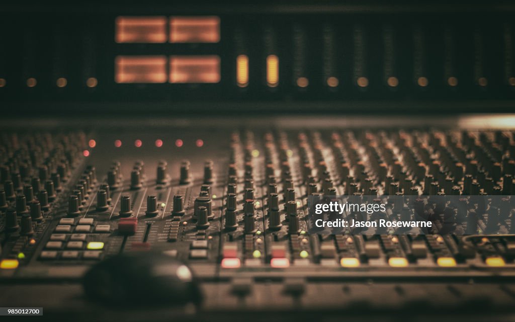 'Mixing Console'
