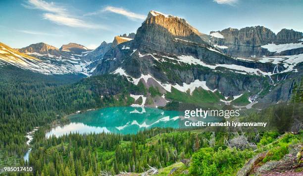 mountains in glacier national park in montana, usa. - parque nacional glacier fotografías e imágenes de stock
