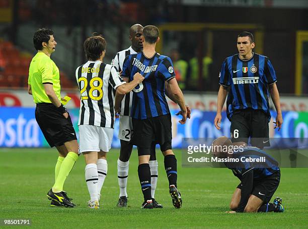 Thiago Motta of FC Internazionale Milano and Mohammed Sissoko of Juventus FC exchange words during the Serie A match between FC Internazionale Milano...