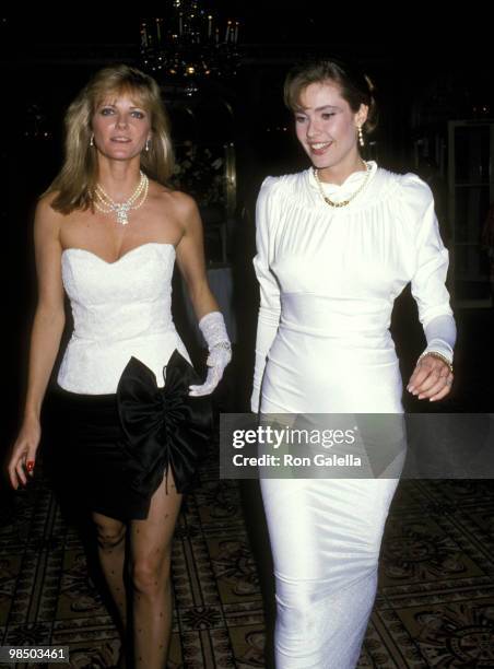 Cheryl Tiegs and Carol Alt