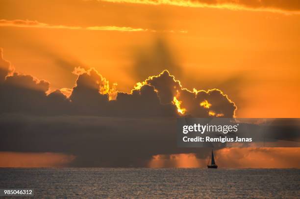 sonnenaufgang - sonnenaufgang stock pictures, royalty-free photos & images