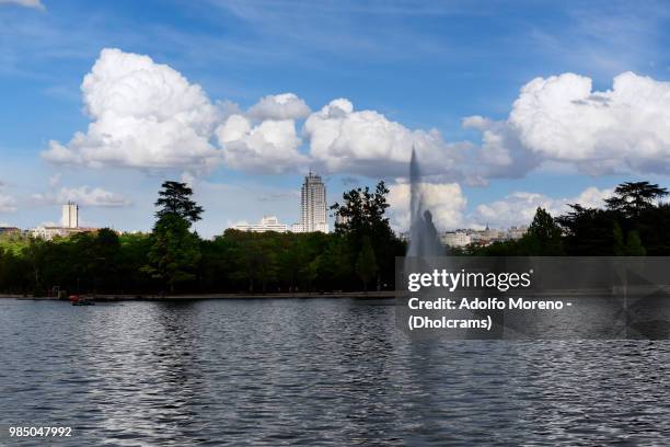 nubes sobre madrid - nubes stock pictures, royalty-free photos & images