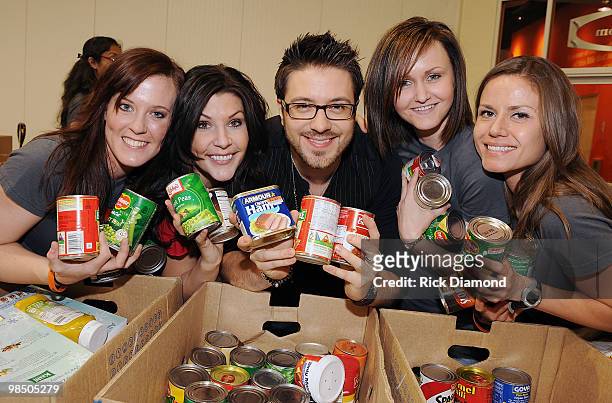 Former American Idol Danny Gokey along with FOX 5 KVVU - TV Reporter Claudine Grant and UNLV Dietitians volunteer ar part of The American Idol Gives...