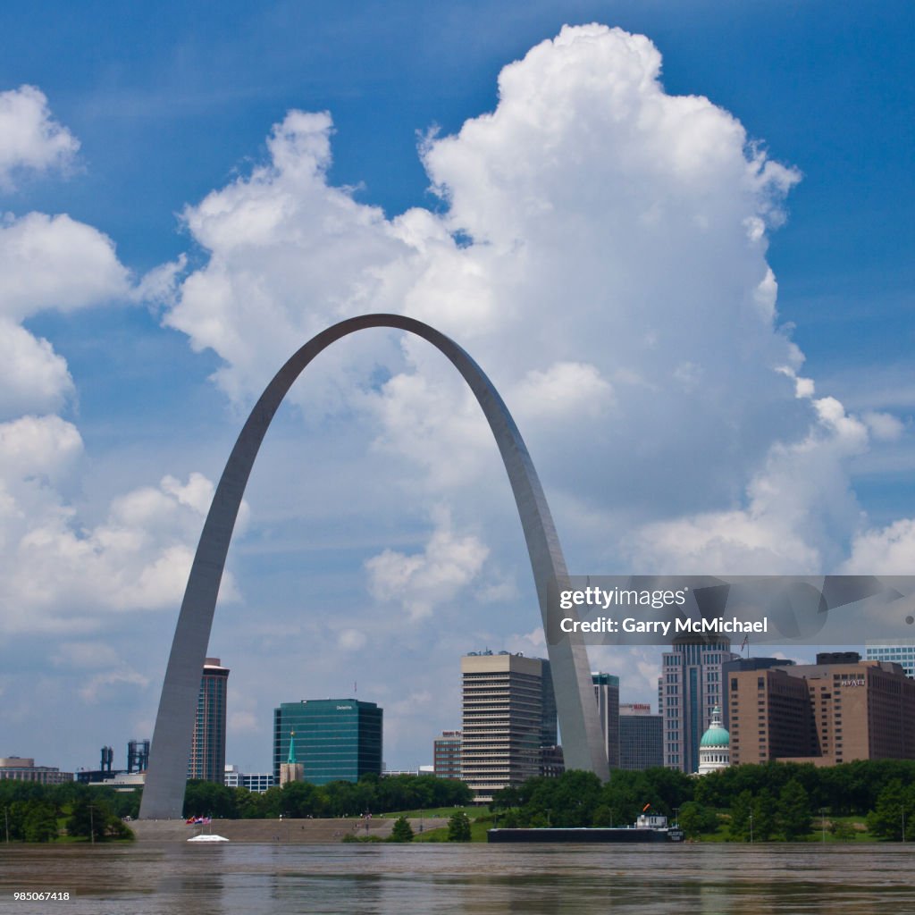 St Louis Arch on a summer afternoon 2
