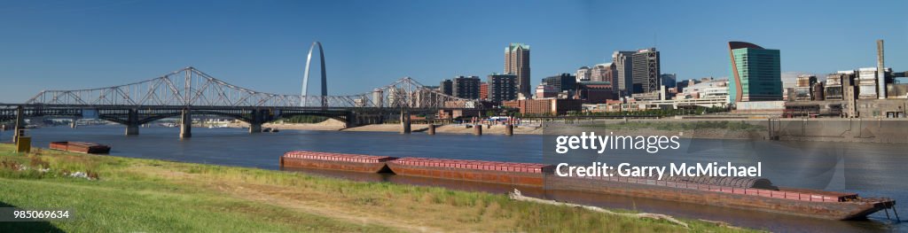 Mississippi River pano STL