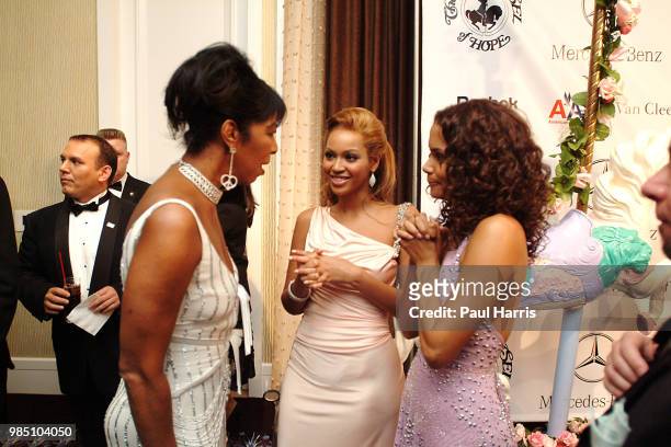 Natalie Cole talks to Beyonce and Halle Berry at a VIP cocktail party prior to the dinner at the 16th Carousel of Hope presented by Mercedes-Benz...