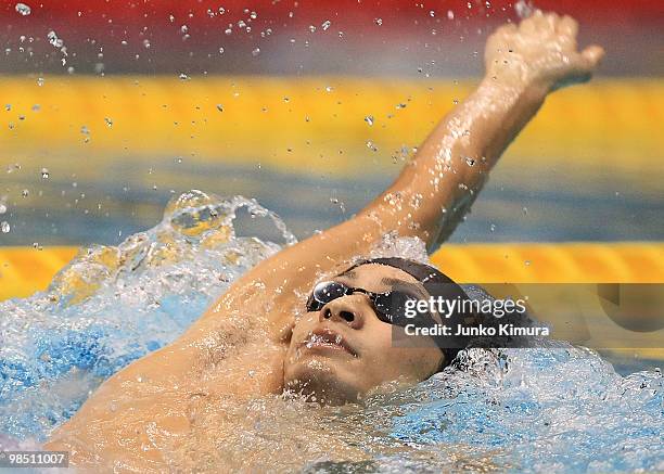 Ryosuke Irie competes in the Men's 200m Backstroke Final during the day five of the Japan Swim 2010 at Tokyo Tatsumi International Swimming Pool on...