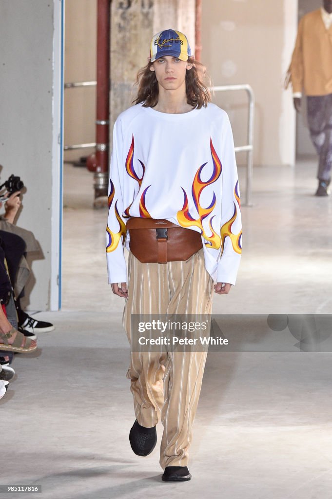 Etudes: Runway - Paris Fashion Week - Menswear Spring/Summer 2019