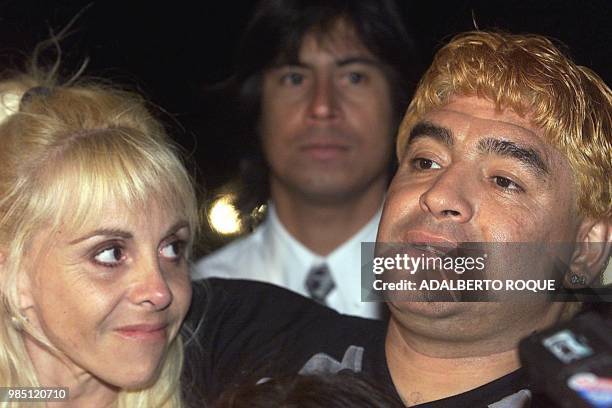 Ex-Argentine soccer player, Diego Armando Maradona next to his wife Claudia Villafane, on the night of 22 January 2000 at a hotel in Havana speaks to...