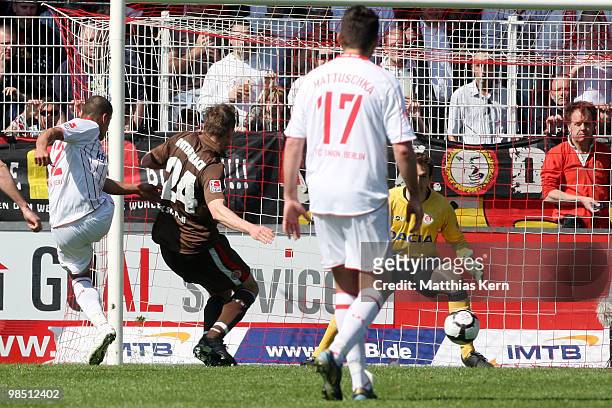 Karim Benyamina of Berlin scores the third goal during the Second Bundesliga match between 1.FC Union Berlin and FC St. Pauli at the Stadion an der...