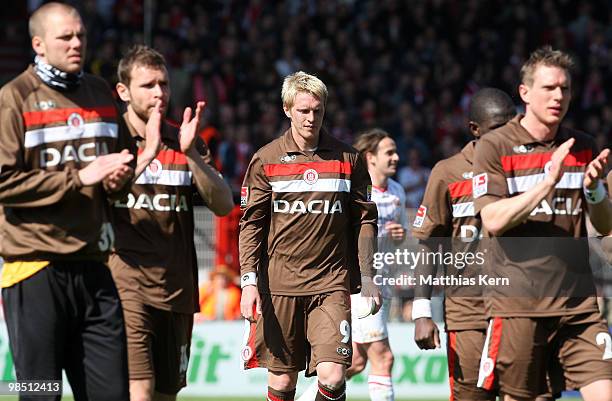 Marius Ebbers of Hamburg and team mates show their frustration after loosing the Second Bundesliga match between 1.FC Union Berlin and FC St. Pauli...