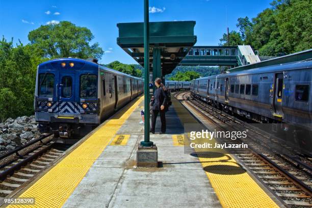 metro-north commuter railroad trains and commuters at spuyten duyvil station, bronx, new york city - metro north railroad stock pictures, royalty-free photos & images