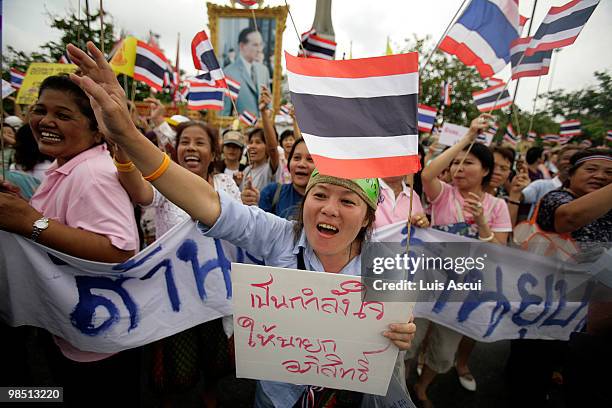 Pro-government protesters rally in support of the Thai government at Bangkok's Victory Monument on April 17, 2010 in Bangkok, Thailand. Red Shirt...