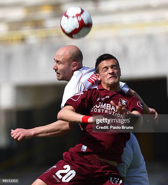 Leandro Vitiello of US Grosseto FC and Vincenzo Pepe of Salernitana Calcio in action during the Serie B match between Salernitana Calcio and US...