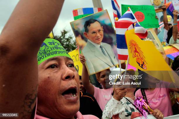 Pro-government protesters rally in support of the Thai government at Bangkok's Victory Monument on April 17, 2010 in Bangkok, Thailand. Red Shirt...