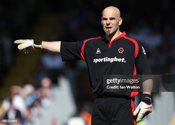 Marcus Hahnemann of Wolves directs his defence during the Barclays Premier League match between Fulham and Wolverhampton Wanderers at Craven Cottage...