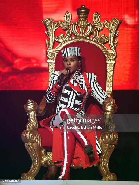 1,140 Dirty Vegas Stock Photos, High-Res Pictures, and Images - Getty ...