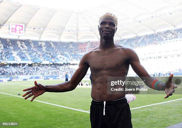 Aristide Bance of Mainz celebrates after winning the Bundesliga match between Hamburger SV and FSV Mainz 05 at HSH Nordbank Arena on April 17 in...