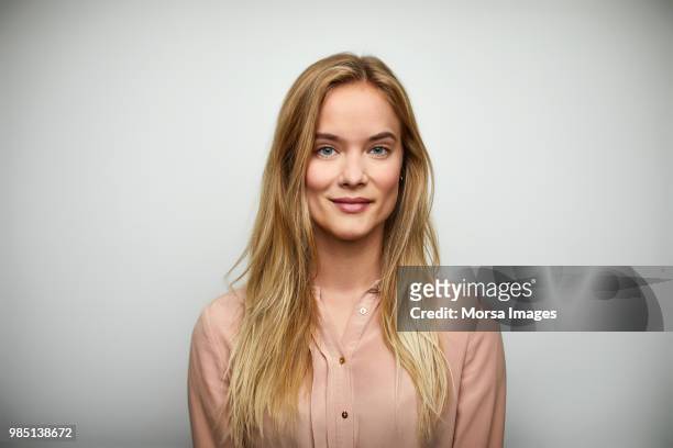 portrait of businesswoman with long blond hair - ritratto foto e immagini stock