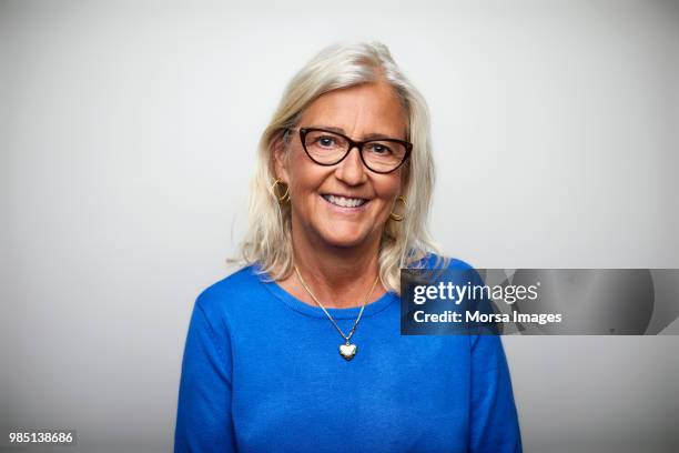 smiling senior woman wearing eyeglasses - medaillons stock-fotos und bilder