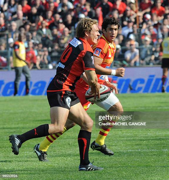British scrum-half Jonny Wilkinson runs with the ball during the France's Top 14 rugby union match Toulon vs. Perpignan on April 2010 at the...