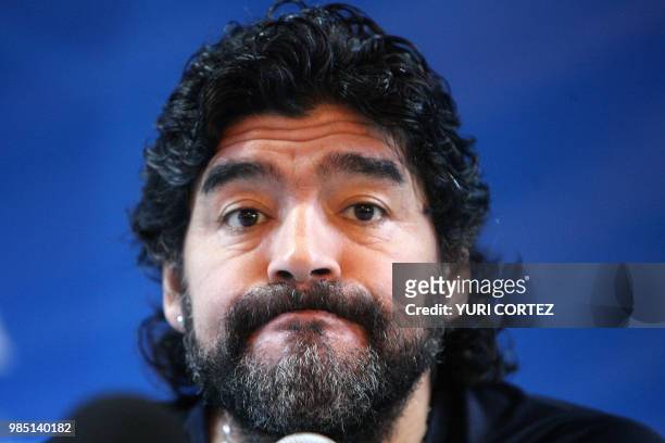 Argentinian football star Diego Armando Maradona gestures as he listens to a question during a press conference, 27 October 2006 in San Salvador,...
