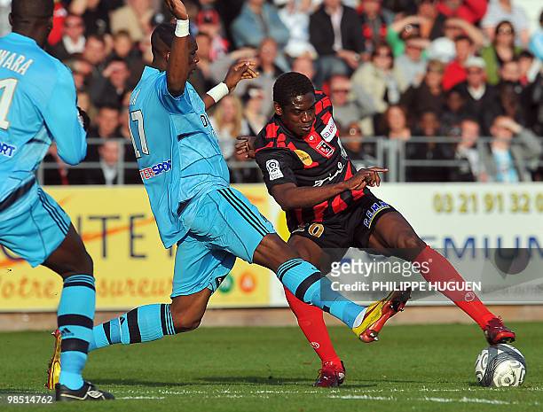 Marseille's cameroonian midfielder Stephane Mbia vies with Boulogne forward Kapo during the French L1 football match Boulogne-sur-Mer vs. Marseille...