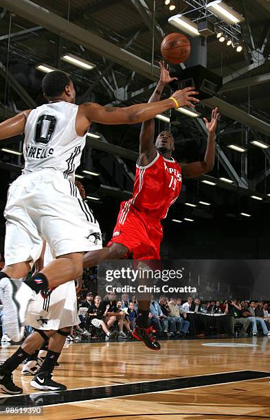 Craig Winder of the Rio Grande Valley Vipers shoots a fade away jumoer against the Austin Toros on April 17, 2010 at the Austin Convention Center in...