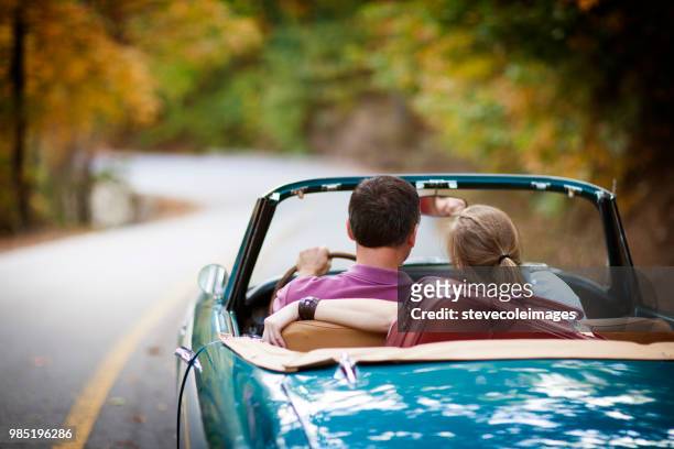 couple traveing - classic car stock pictures, royalty-free photos & images