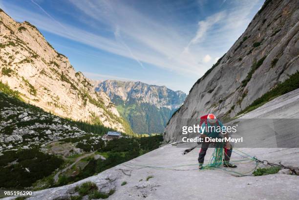 登山者在 nationalpark 貝希特斯加登, 山 hochkalter, 阿爾卑斯 - berchtesgaden national park 個照片及圖片檔