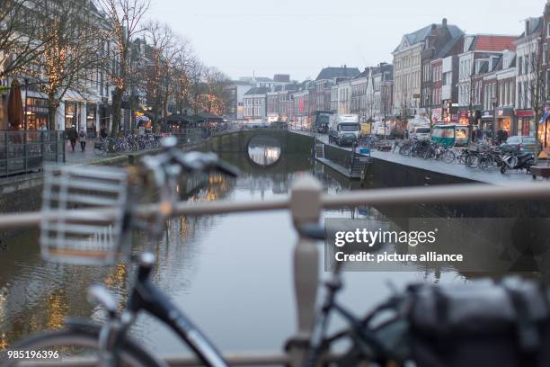 View onto a canal in Leeuwarden, Netherlands, 26 January 2018. Leeuwarden in the Frisian province is the Capital of Culture 2018. Photo: Friso...