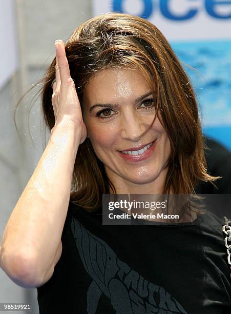 Actress Perrey Reeves arrives at the Premiere Of Disneynature's "Oceans" on April 17, 2010 in Hollywood, California.