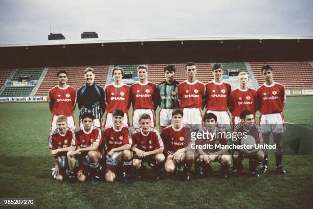 The Manchester United Youth Team pose before a game. Back Row L-R John O'Kane, Kevin Pilkington, Robbie Savage, ?, ?, Simon Davies, Chris Casper,...