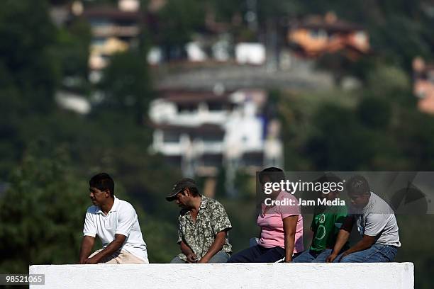 Mexican fans during the training session of Mexico's soccer team at La Capilla Field on April 17, 2010 in Avandaro, Mexico.