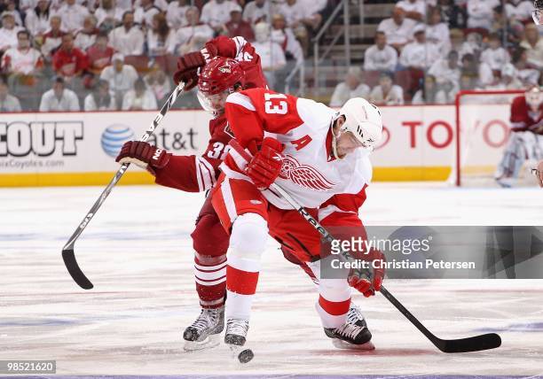 Pavel Datsyuk of the Detroit Red Wings wins a face off against Vernon Fiddler of the Phoenix Coyotes in Game Two of the Western Conference...