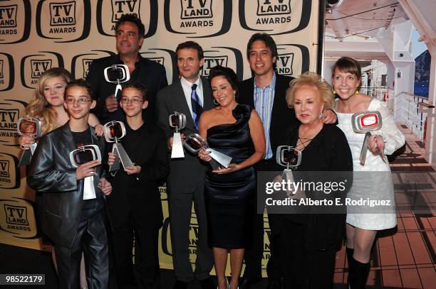 Actors Madylin Sweeten, Sullivan Sweeten, Sawyer Sweeten, Brad Garrett, producer Philip Rosenthal, and actors Patricia Heaton, Ray Romano, Doris...