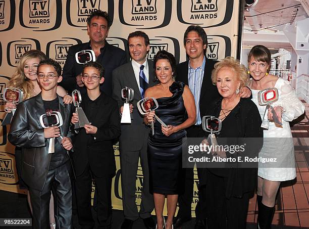 Actors Madylin Sweeten, Sullivan Sweeten, Sawyer Sweeten, Brad Garrett, producer Philip Rosenthal, and actors Patricia Heaton, Ray Romano, Doris...