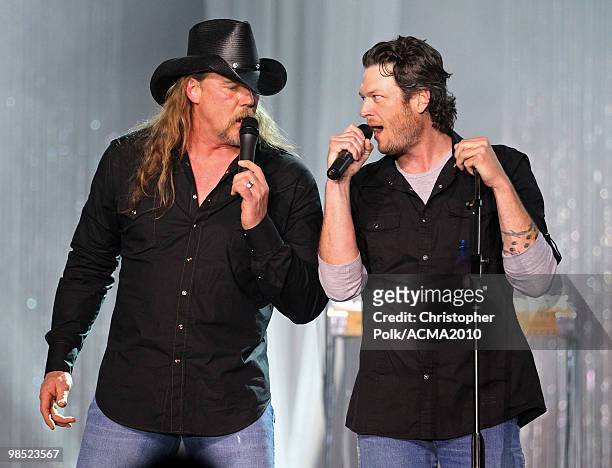 Musicians Trace Adkins and Blake Shelton perform onstage during the 45th Annual Academy of Country Music Awards Dr. Pepper concert held at the...