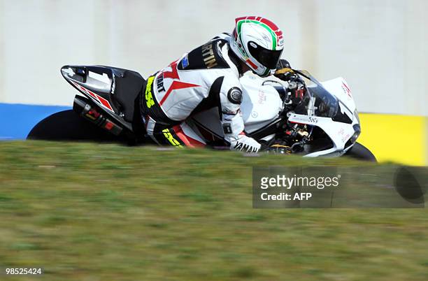 Australian Steve Martin rides his Yamaha N°1 during the 33rd edition of the Le Mans 24-Hour endurance moto race on April 18, 2010 in Le Mans, western...