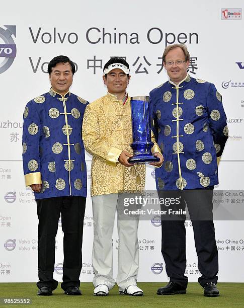 Yang of Korea poses with Zhang Xiao Ning , Chairman of China Golf Association, and Per Ericsson President & CEO of Volvo Event Managment after...