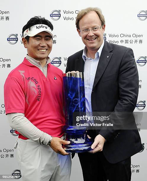 Yang of Korea poses with Per Ericsson President & CEO of Volvo Event Managment after winning the Volvo China Open on April 18, 2010 in Suzhou, China.