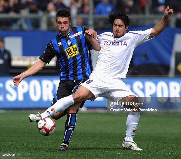 Daniele Capelli of Atalanta BC battles for the ball with Juan Manuel Vargas of ACF Fiorentina during the Serie A match between Atalanta BC and ACF...