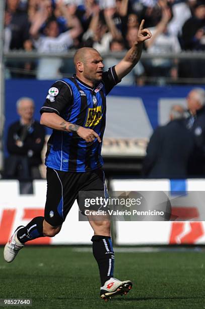 Simone Tiribocchi of Atalanta BC celebrates his goal during the Serie A match between Atalanta BC and ACF Fiorentina at Stadio Atleti Azzurri...