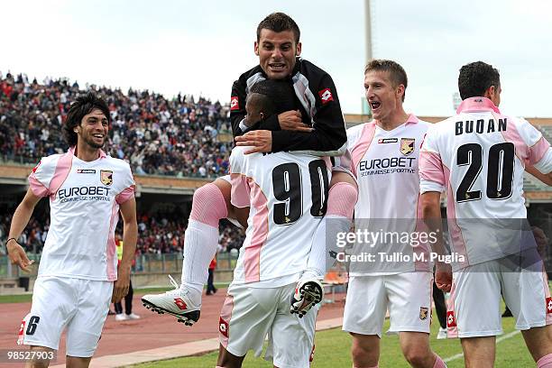 Abel Hernandez of Palermo and his team-mates celebrate the equalizing goal during the Serie A match between Cagliari Calcio and US Citta di Palermo...