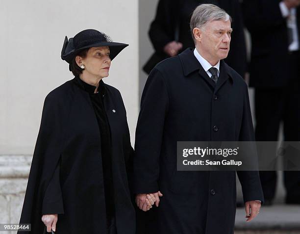 German President Horst Koehler and his wife Eva Luise Koehler attend the funeral of late Polish President Lech Kazcynski and his wife Maria at Wawel...