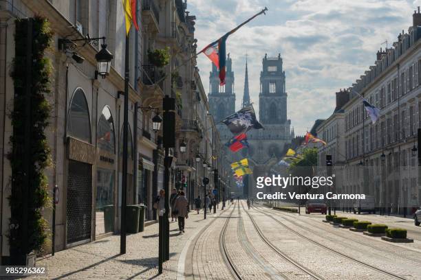 rue jeanne d'arc and the saint-croix cathedral of orléans - france - jeanne darc stock pictures, royalty-free photos & images