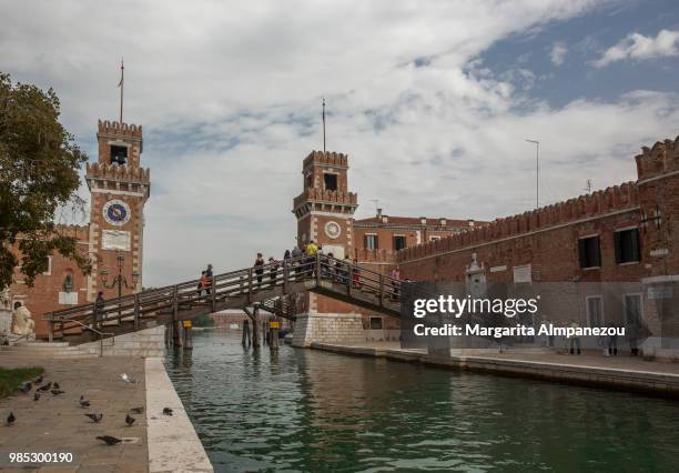 canals and bridges of beautiful venice - almpanezou stockfoto's en -beelden