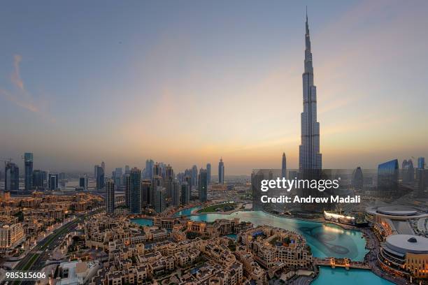 a city skyline in dubai, united arab emirates. - panorama dubai stockfoto's en -beelden