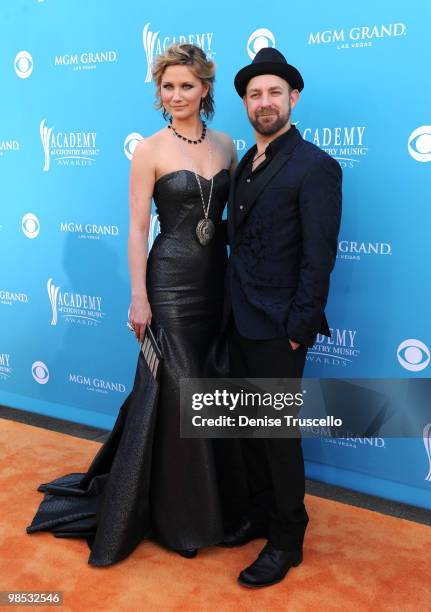 Musicians Jennifer Nettles and Kristian Bush of the band Sugarland arrive for the 45th Annual Academy of Country Music Awards at the MGM Grand Garden...